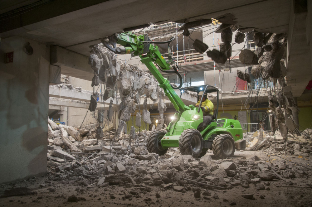 Ook veiligheid krijgt veel aandacht waarbij de machines bijvoorbeeld vaker standaard met veiligheidsdak aangeboden worden