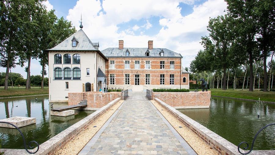 Nieuwe Vakgroep Erfgoedrestauratie boven de doopvont gehouden