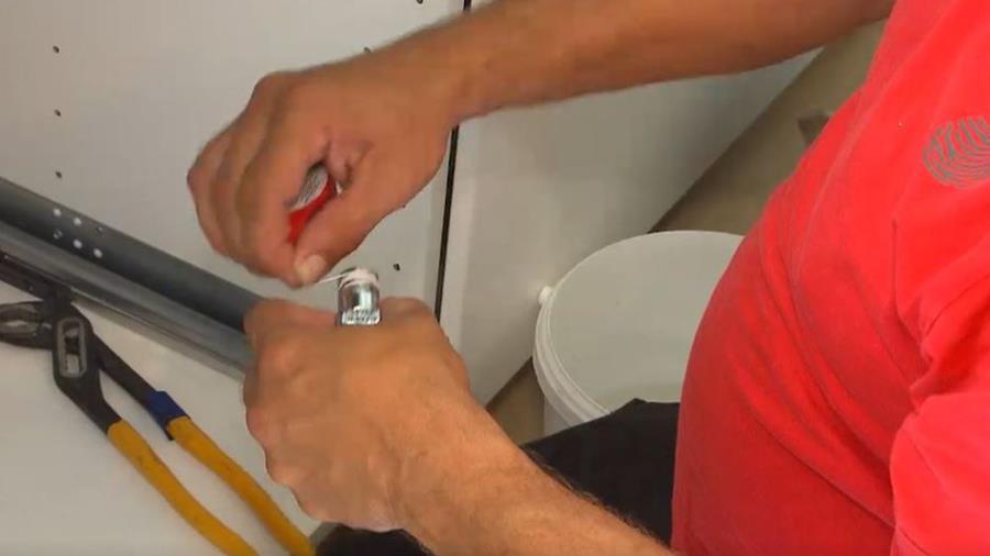 Comment encastrer et raccorder un lave-vaisselle