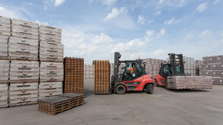 Baksteenproducent Vandersanden start pilootproject voor retourservice van houten pallets
