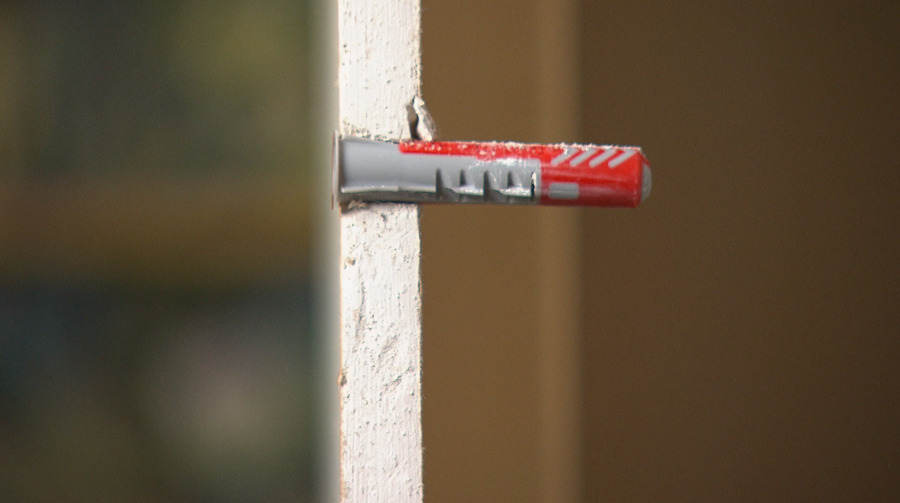 Hoe verankeren in een holle wand
