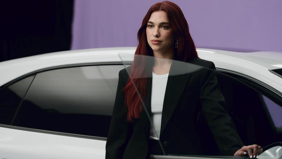Dua Lipa et Porsche: une histoire électrique