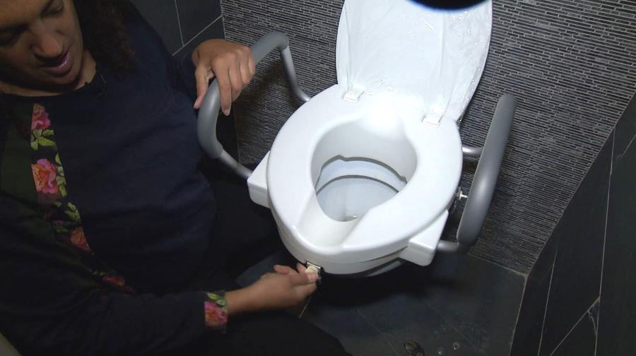 Hoe plaats je aangepaste toiletuitrusting?