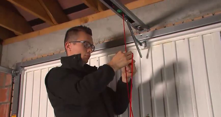 COMMENT S'ATTAQUER AU PORTE DE GARAGE