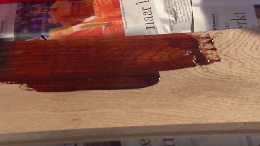Protéger le bois avec un vernis ou une laque