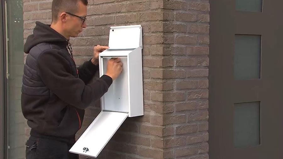 Hoe een brievenbus ophangen